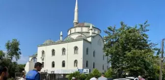 Erdemli'de Fırtına Sonucu Cami Minaresi Otomobillere Düştü