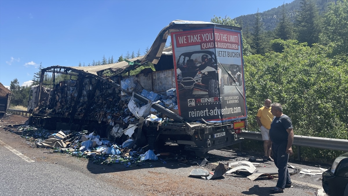Tarsus\'ta alkol ve küspe yüklü tırlarda çıkan yangın söndürüldü