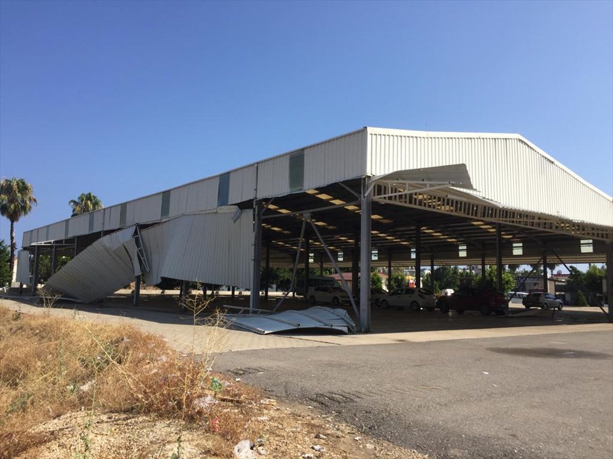 Mersin Erdemli\'de Hortum Sonucu Minare Yıkıldı, 2 Kişi Yaralandı