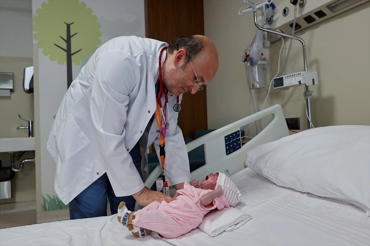 Muğla\'dan ambulans uçakla İstanbul\'daki hastaneye sevk edilen bebek, nadir görülen kalp rahatsızlığını yendi