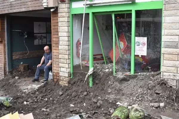 Yağış Sonucu Taşkınlar Meydana Geldi yol Ordu-Giresun ve Ordu-Samsun olmak üzere iki yönlü trafiğe kapatıldı