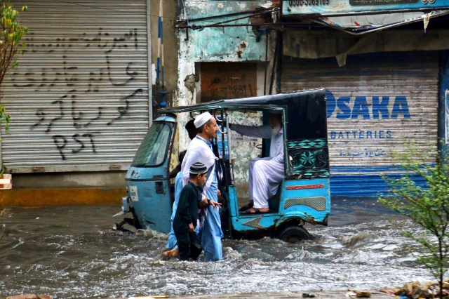 Pakistan'ın Güneyinde Şiddetli Muson Yağmurları Yaşamı Olumsuz Etkiledi