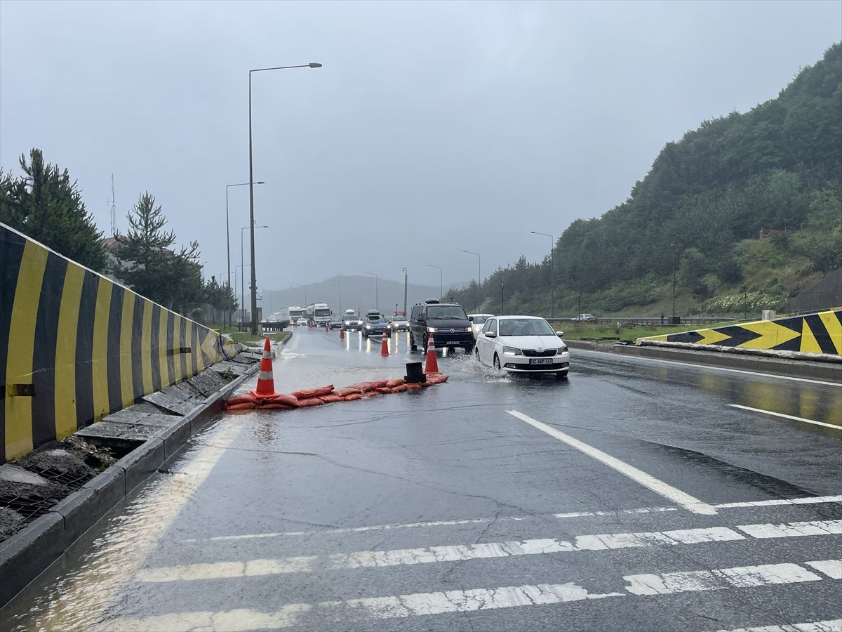 Anadolu Otoyolu Bolu Dağı Tüneli\'nde Trafik Yoğunluğu