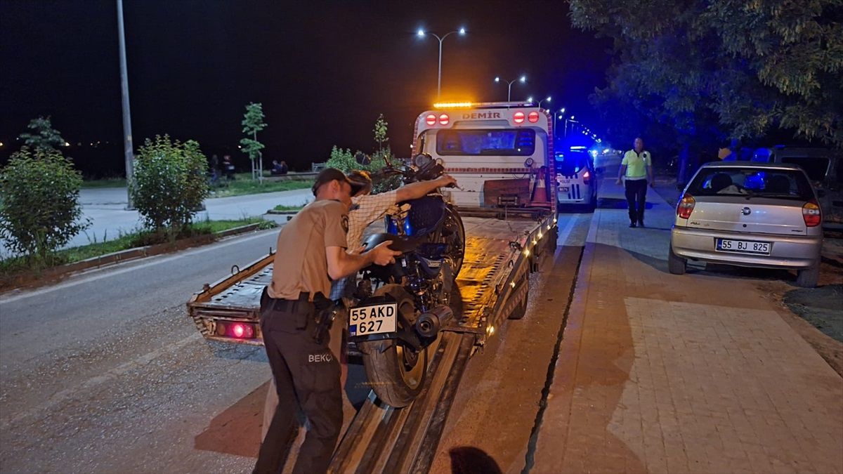 Samsun\'da Motosiklet Kazası: 2 Kişi Yaralandı