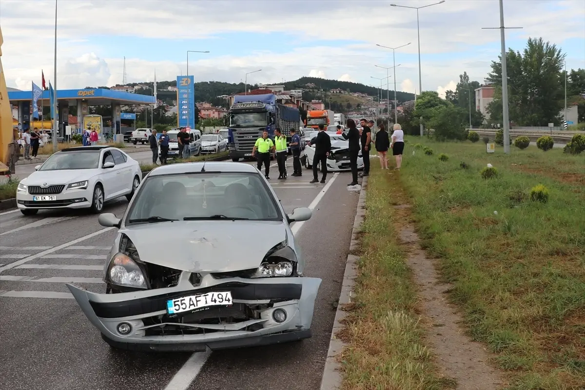 Samsun Havza\'da üç aracın karıştığı kazada 3 kişi yaralandı