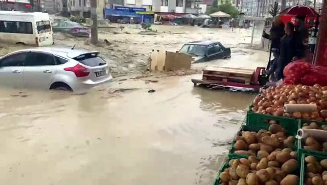 Sel felaketinin yaşandığı Zonguldak'ta Gökçebey ve Devrek Devlet Hastanelerini su bastı