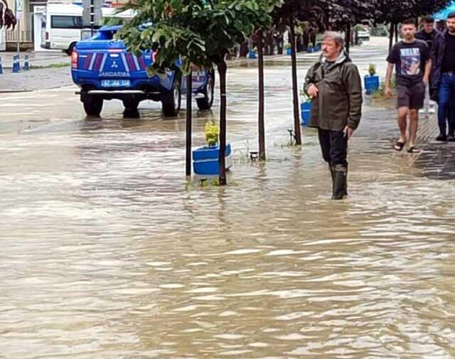 Sel felaketinin yaşandığı Zonguldak'ta Gökçebey ve Devrek Devlet Hastanelerini su bastı