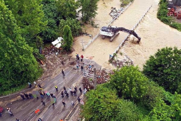 Sel ve heyelan Karadeniz'i esir aldı! Bakan Yerlikaya ve Tunç felaketi yaşayan Bartın'a doğru yola çıktı