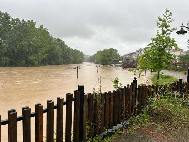 Sel ve heyelan Karadeniz'i esir aldı! Bakan Yerlikaya ve Tunç felaketi yaşayan Bartın'a doğru yola çıktı