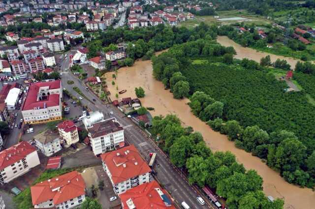 Sel ve heyelan Karadeniz'i esir aldı! Bakan Yerlikaya ve Tunç felaketi yaşayan Bartın'a doğru yola çıktı