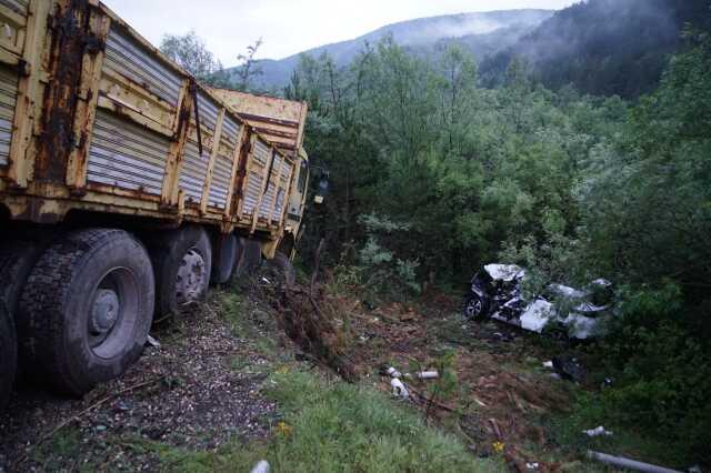 Tatil için yola çıkan aileyi kaza ayırdı: Anne ve baba öldü, çocukları yaralandı Tatil için yola çıkan aileyi kaza ayırdı: Anne ve baba öldü, çocukları yaralandı