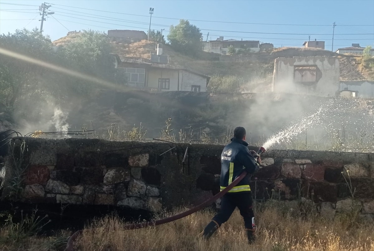 Van Büyükşehir Belediyesi Anız Yangınlarına Karşı Uyarıyor