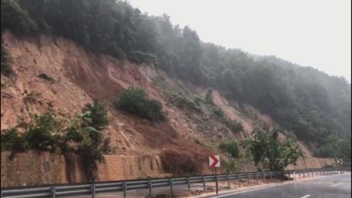 Zonguldak\'ta Yağışlar Sonucu Meydana Gelen Heyelanlar Kameralara Yansıdı
