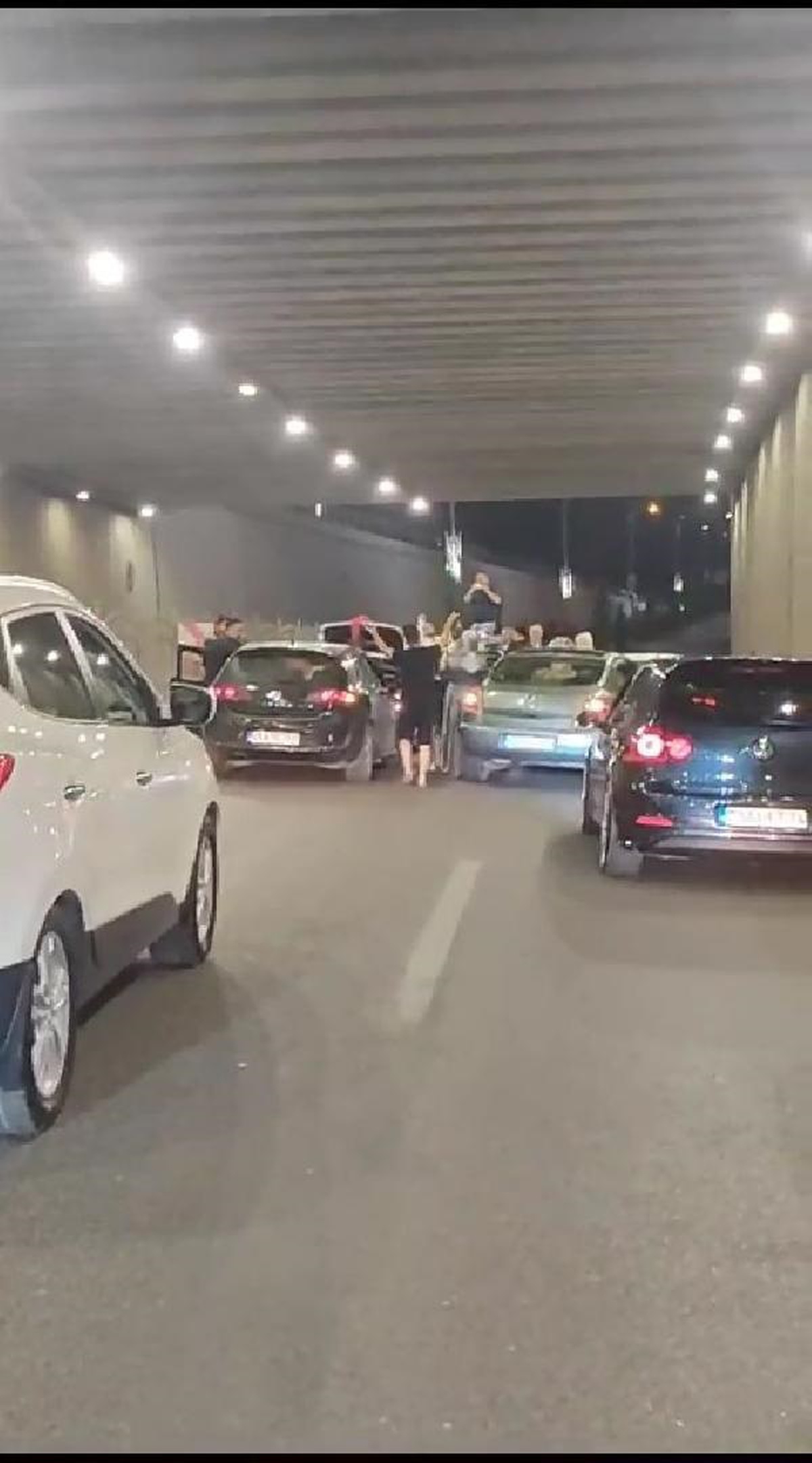 Elazığ\'da düğün konvoyu trafiği kapattı, sürücülere ceza