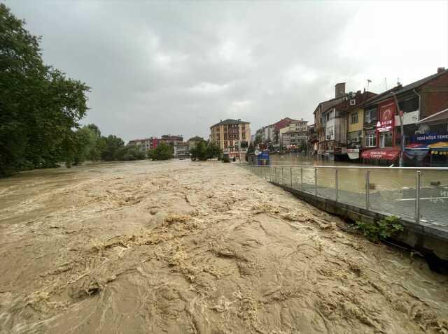 Bakan Yerlikaya ve Bakan Tunç, selim vurduğu Bartın'da: Yağış 15.00'e kadar sürecek, dere yataklarından uzak durun Bakan Yerlikaya ve Bakan Tunç, selim vurduğu Bartın'da: Yağış 15.00'e kadar sürecek, dere yataklarından uzak durun