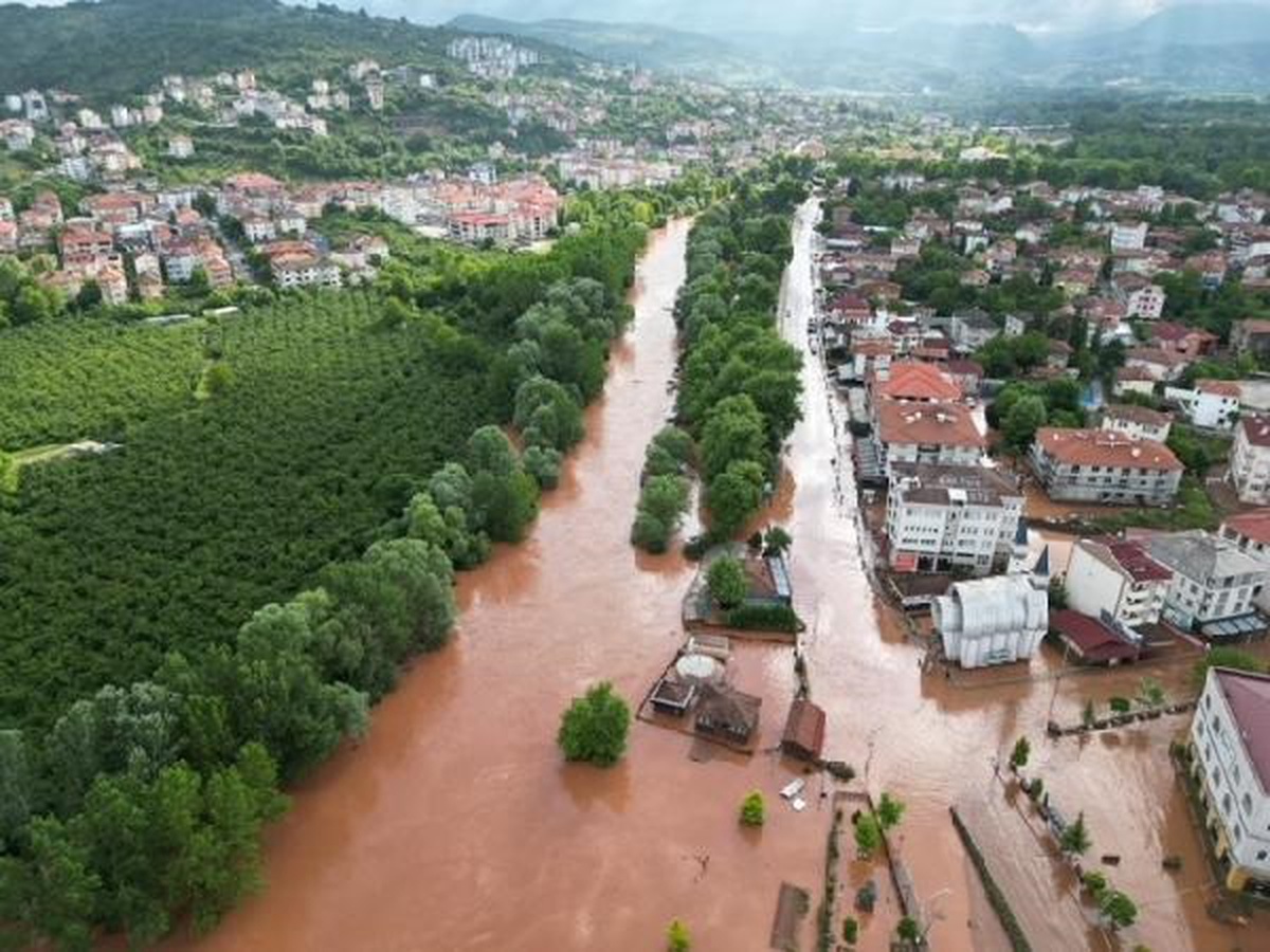 Bartın Irmağı\'ndan taşan su çekilmeye başladı