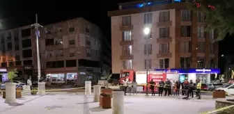 Burdur'da Tartışma Kanlı Bitti: Bir Kişi Kardeşi ve Arkadaşını Bıçakla Yaraladı
