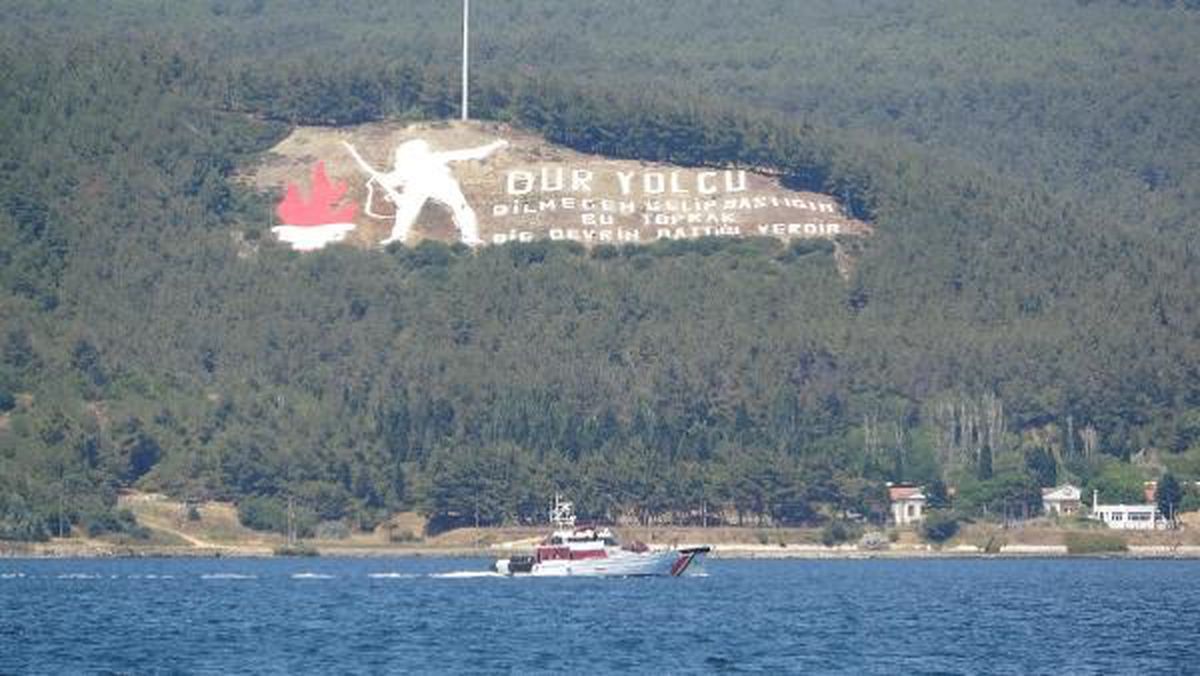 Çanakkale Boğazı\'nda 83 kaçak göçmen ve 2 kaçakçı yakalandı