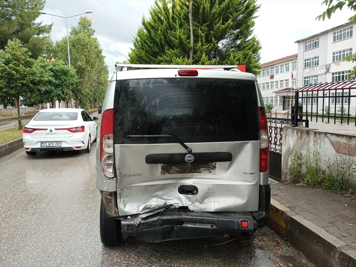 Samsun\'da Hafif Ticari Araçla Kaza: Bir Yaralı