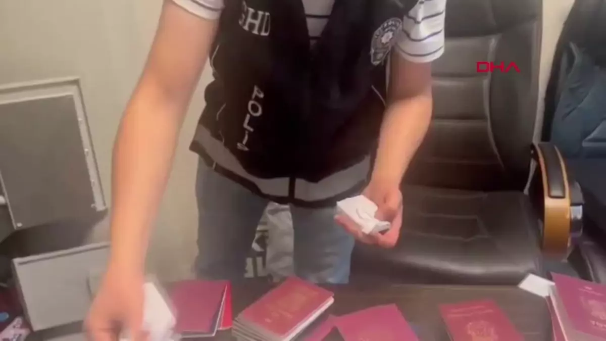 Fatih\'te Sahte Pasaport ve Kimlik Operasyonu: Binlerce Sahte Kimlik ve Pasaport Ele Geçirildi