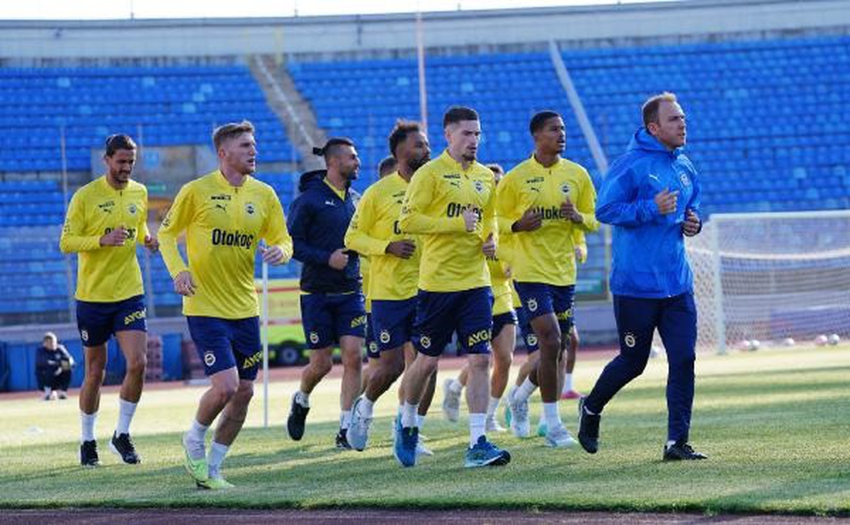 Fenerbahçe, Rusya\'da hazırlıklarına devam ediyor