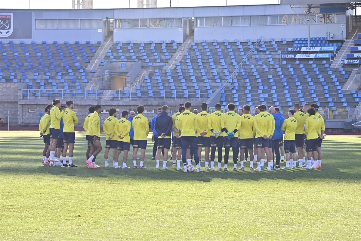 Fenerbahçe, Pari Premier Cup Turnuvası\'na hazırlanıyor