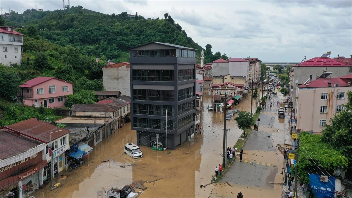 Giresun\'da Şiddetli Yağışlar Sonucu Dere Taşkınları ve Su Baskınları