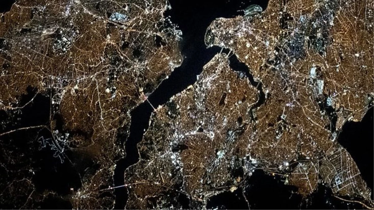 Astronot, İstanbul\'un uzaydan görüntüsünü "Eşsiz nokta" diyerek paylaştı