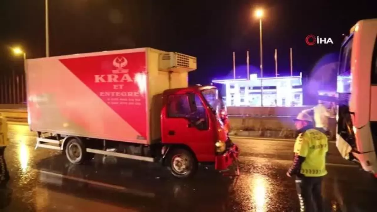 Kamyonet yolcu otobüsüne çarptı: 1 yaralı