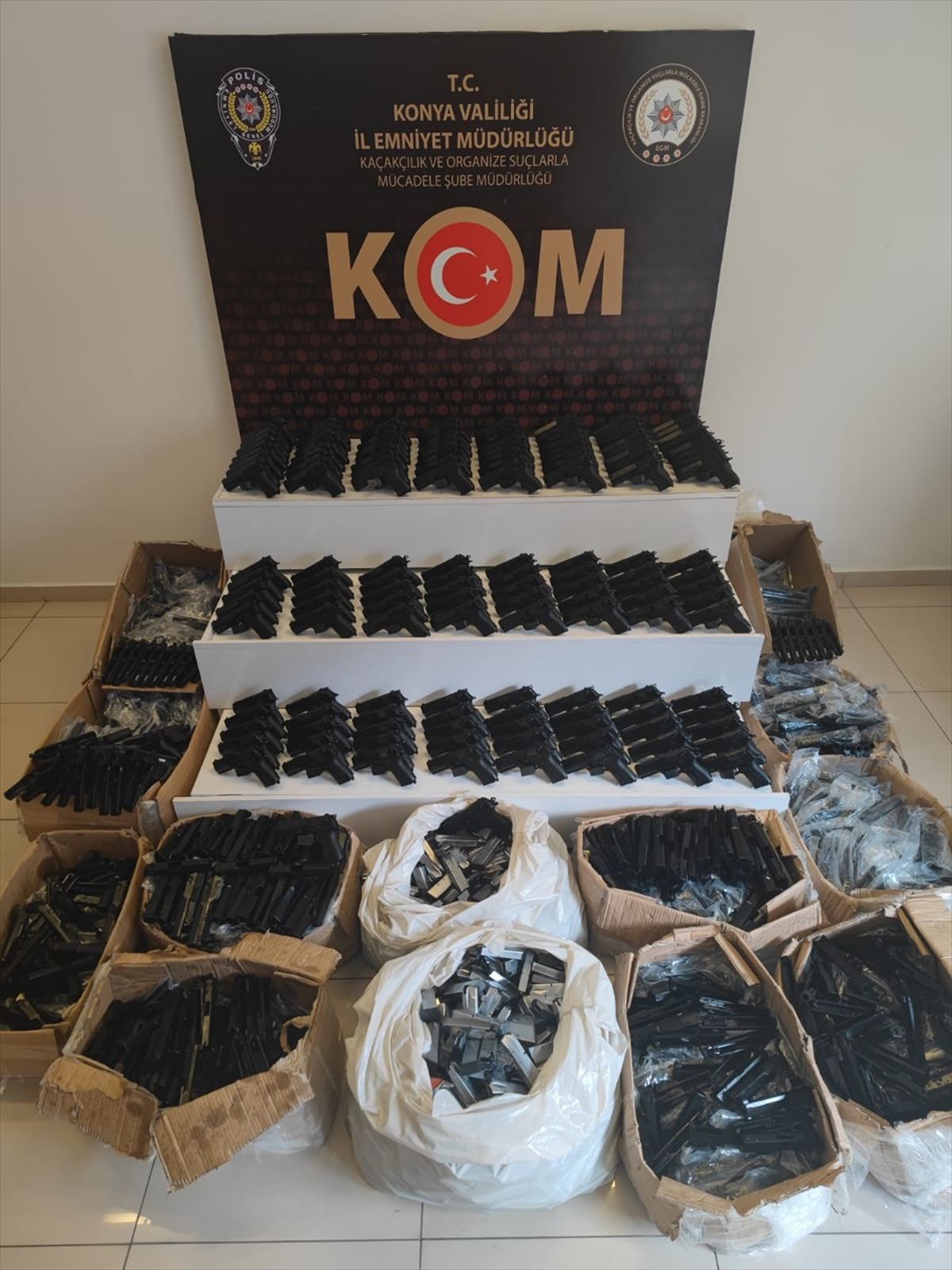 Konya\'da Silah Kaçakçılığı Operasyonunda 2 Zanlı Tutuklandı