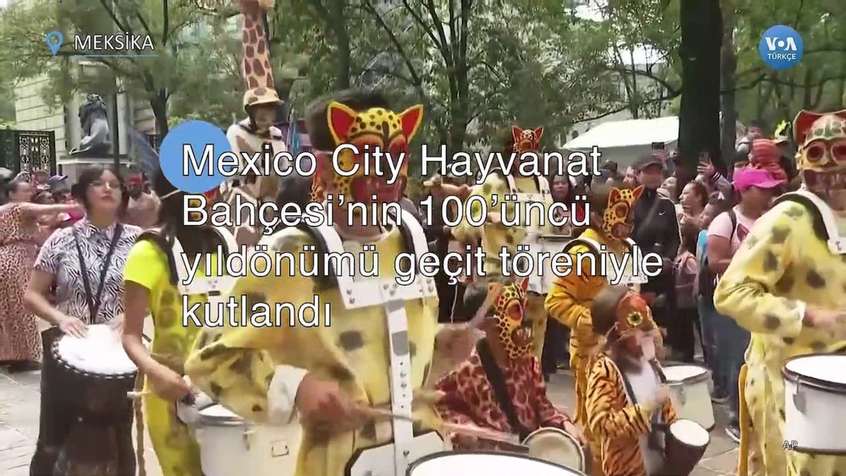 Mexico City Hayvanat Bahçesi\'nin 100\'üncü yıldönümü geçit töreniyle kutlandı