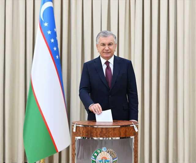 Özbekistan'da Şevket Mirziyoyev yeniden cumhurbaşkanı seçildi Özbekistan'da Şevket Mirziyoyev yeniden cumhurbaşkanı seçildi