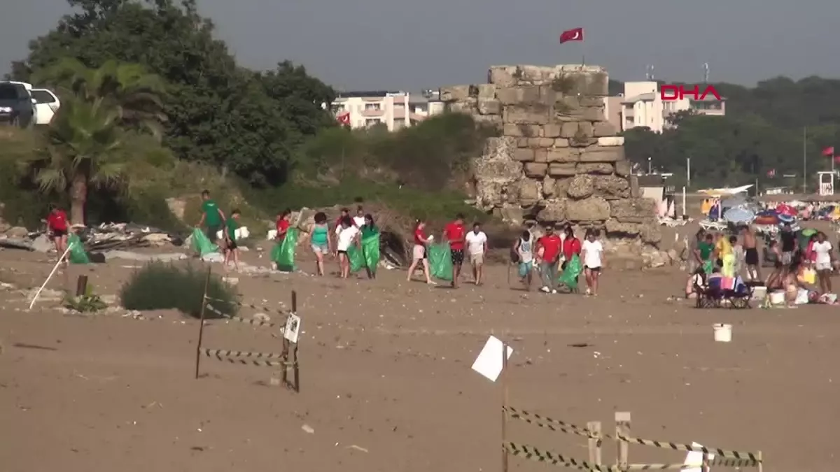 Romanya\'dan gelen öğrenciler Manavgat\'ta çöp temizliği yaptı