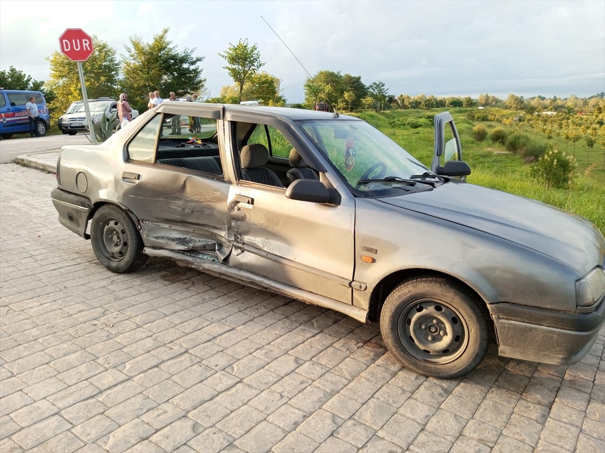 Samsun\'da Otomobil Çarpışması: 6 Kişi Yaralandı