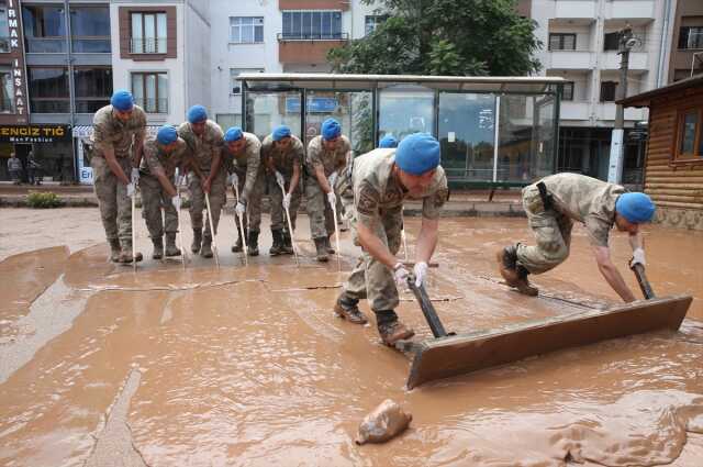 Sel nedeniyle sular altında kalan Bartın havadan görüntülendi! Manzara içler acısı