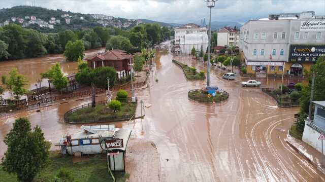 Sel nedeniyle sular altında kalan Bartın havadan görüntülendi! Manzara içler acısı