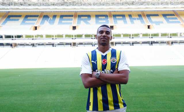 Son Dakika: Fenerbahçe, Ganalı stoper Alexander Djiku ile 3+1 yıllık sözleşme imzaladı