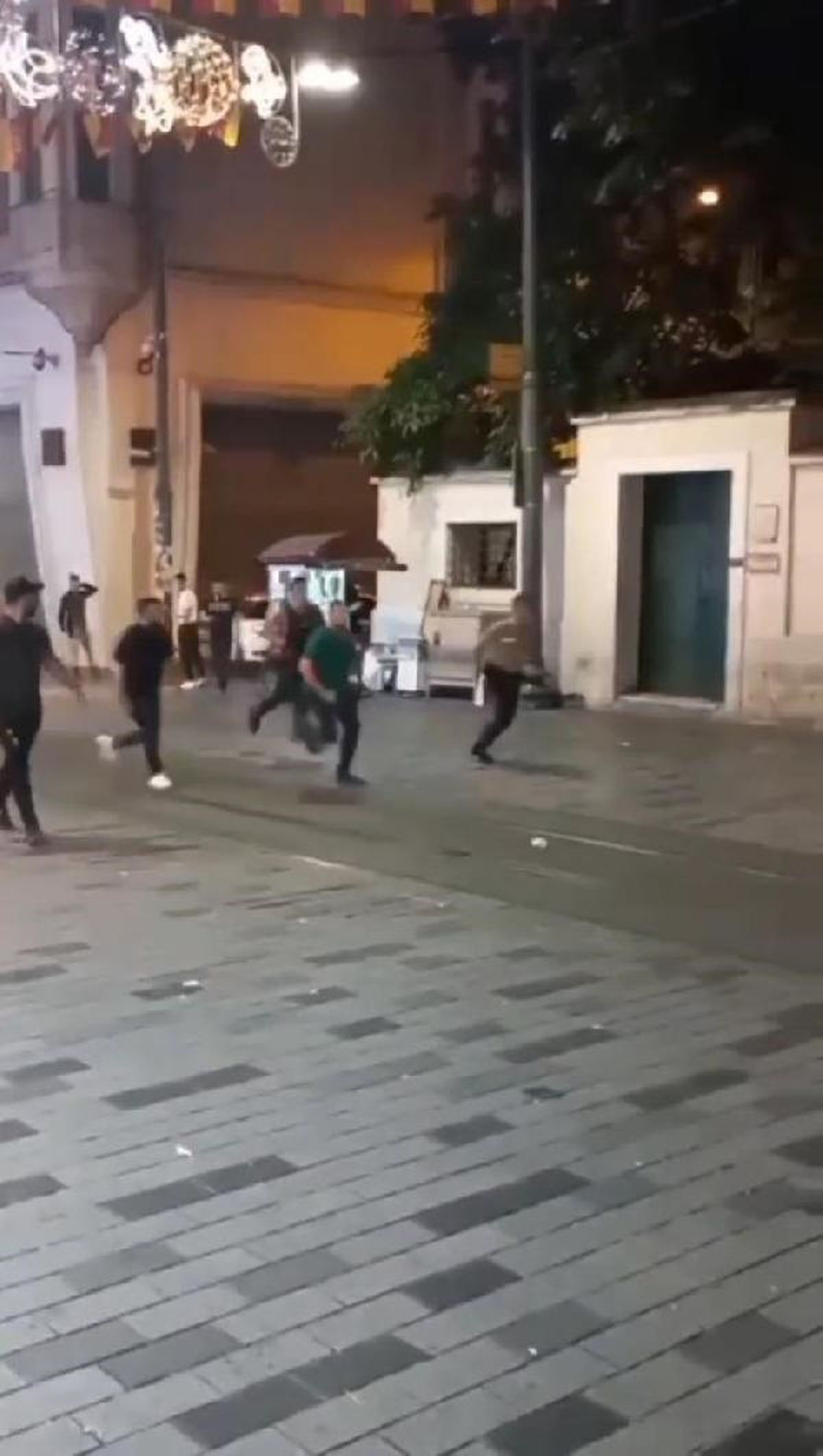 Taksim İstiklal Caddesi\'nde Patlama Paniği