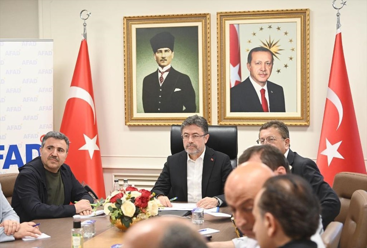 Tarım ve Orman Bakanı Düzce\'de sel felaketiyle ilgili toplantıya katıldı