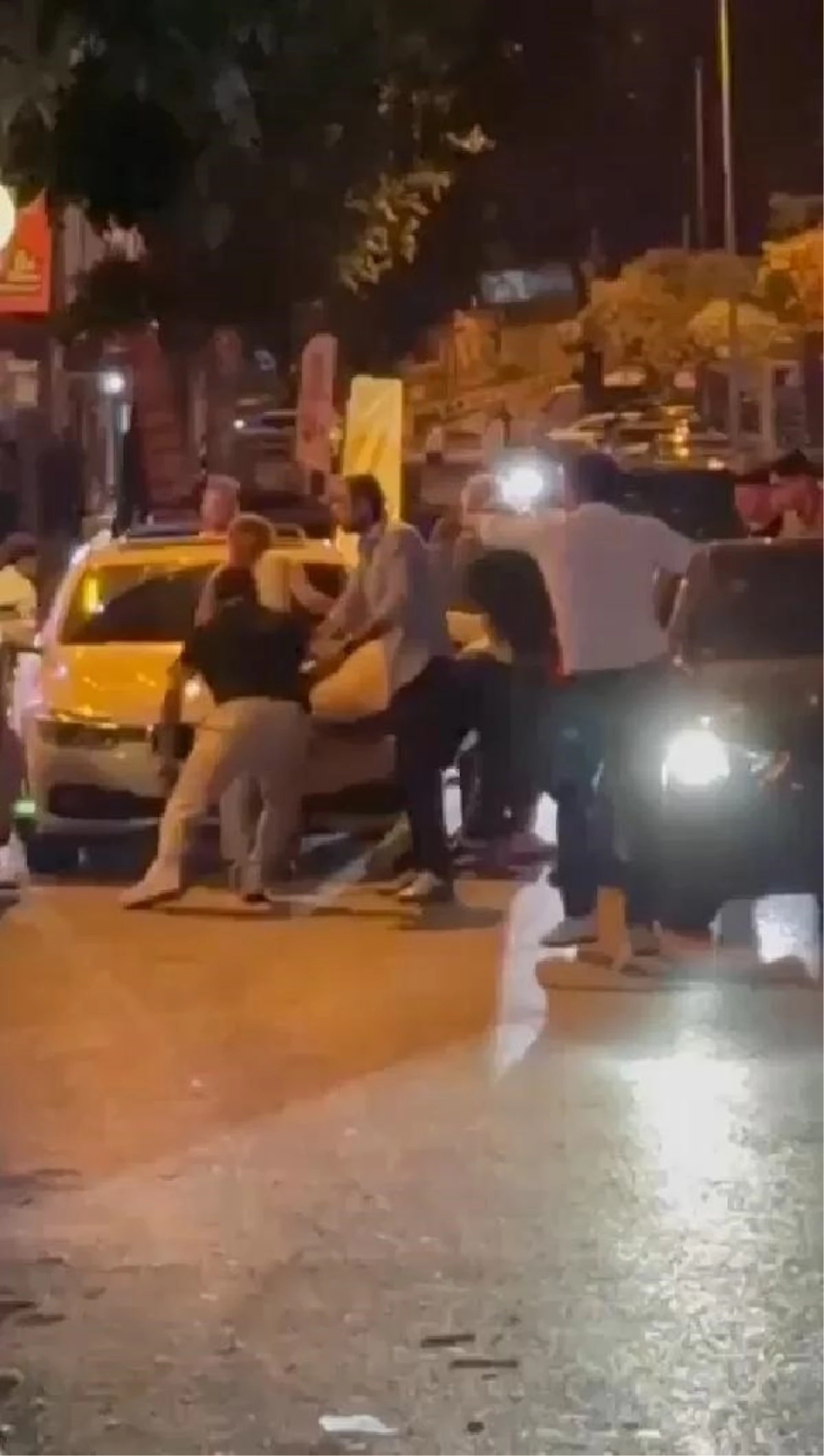Yeşilköy\'de Silahlı Kavga: İki Kişi Gözaltına Alındı