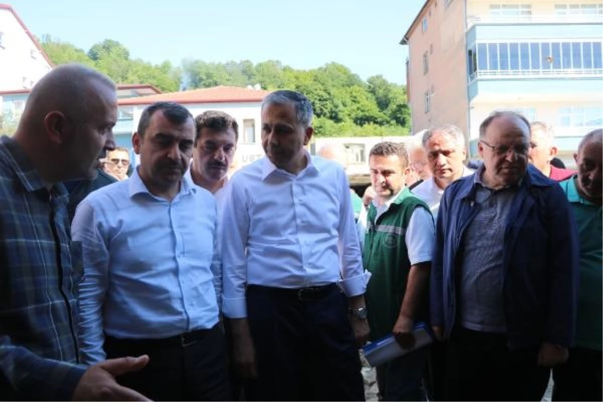 İçişleri Bakanı Yerlikaya, sel felaketinin ardından Zonguldak\'ta incelemelerde bulundu