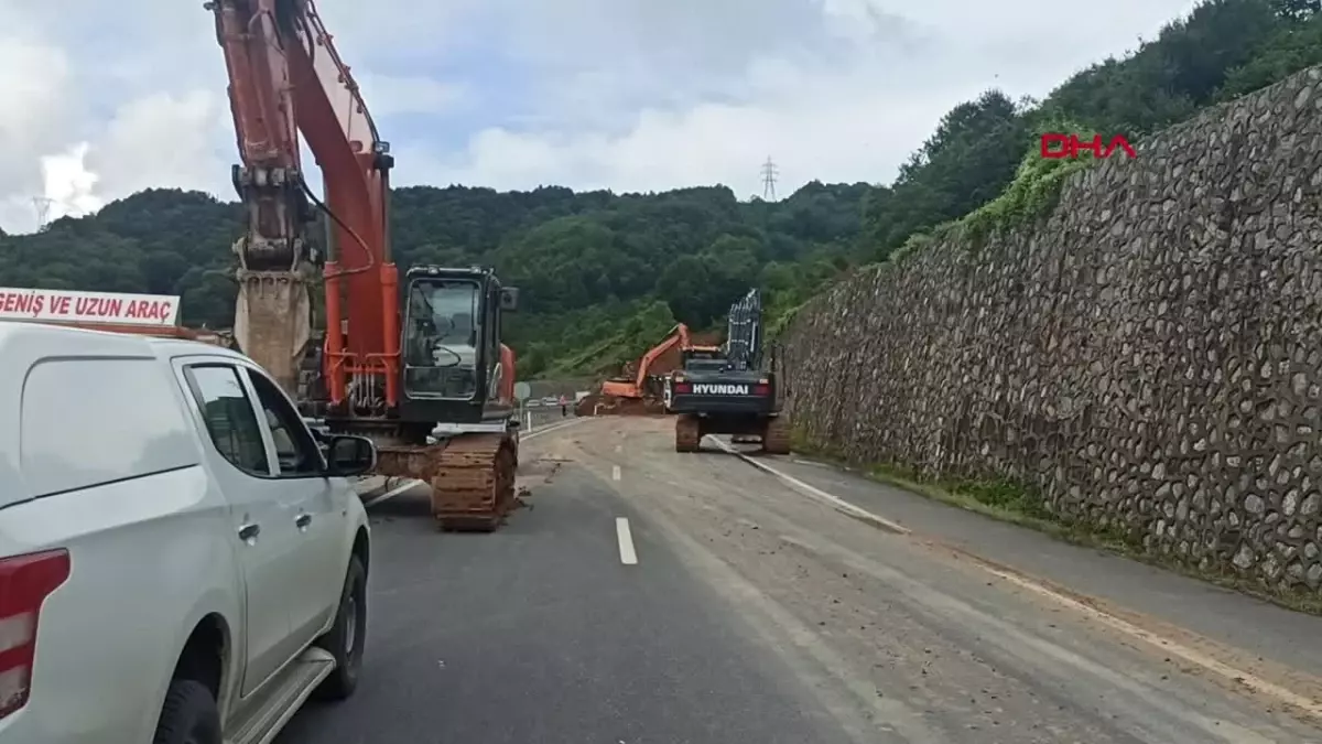 Zonguldak\'ta heyelan sonrası ulaşım tek şeritten açıldı