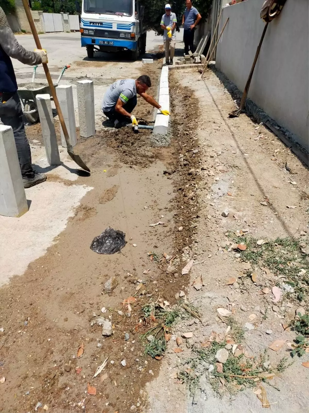 Mersin Akdeniz ilçesinde 11 mahallede yol çalışmaları yapıldı