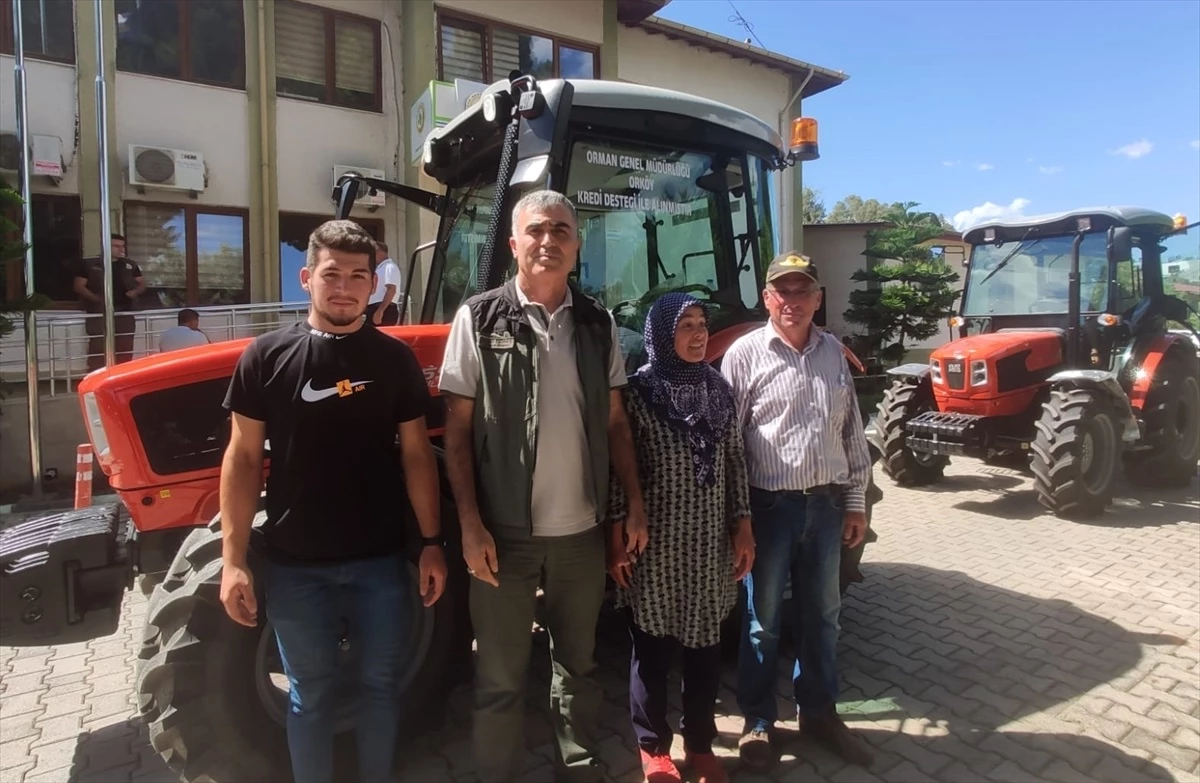 Mersin Anamur\'da ORKÖY Projesi kapsamında traktörler teslim edildi