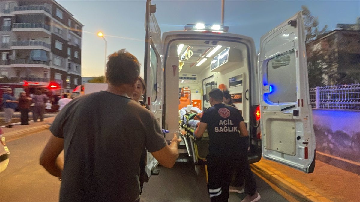 Antalya\'da Daire Yangını: 4\'ü Çocuk 5 Kişi Hastaneye Kaldırıldı