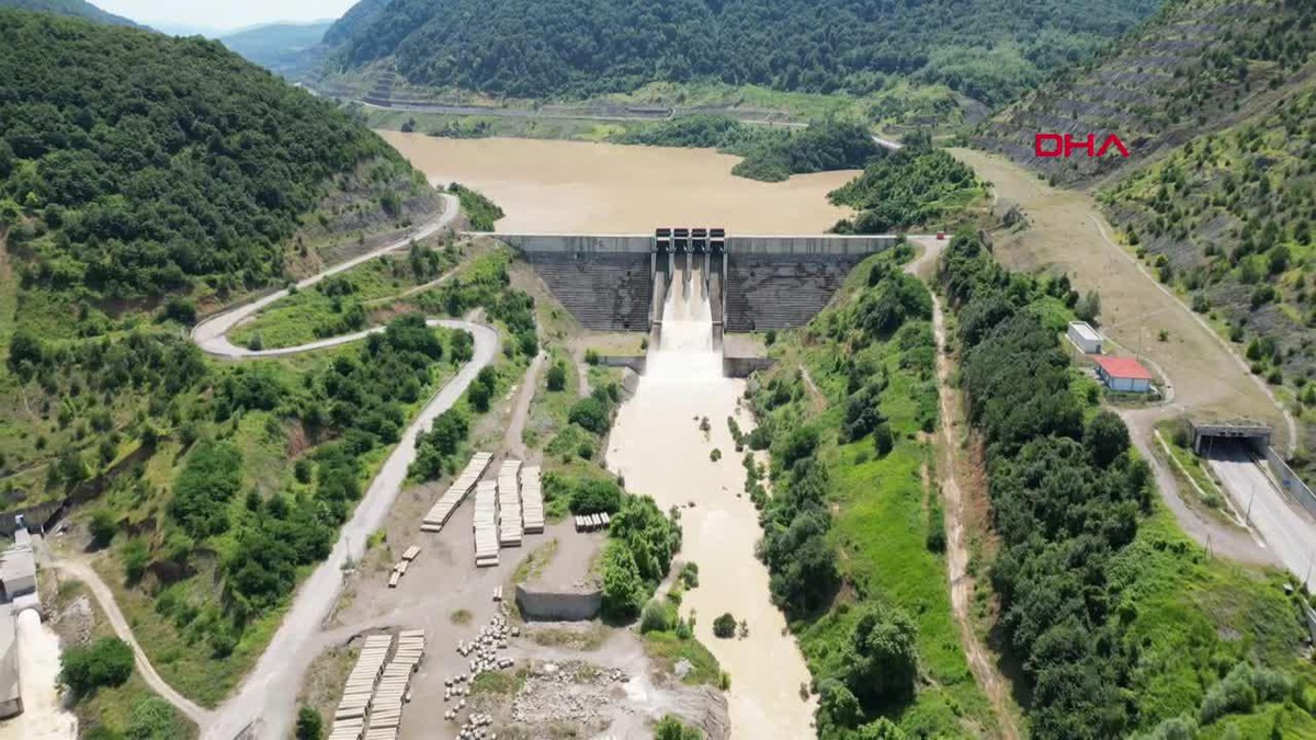 Bartın'da sel sonrası Kirazlıköprü Barajı tedbir amaçlı su tahliye ediliyor