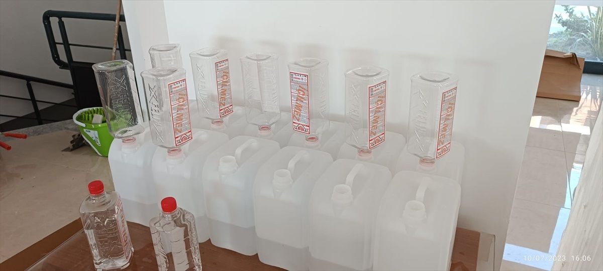 Çanakkale\'de Sahte İçki Operasyonu: Bin 69 Litre Etil Alkol Ele Geçirildi