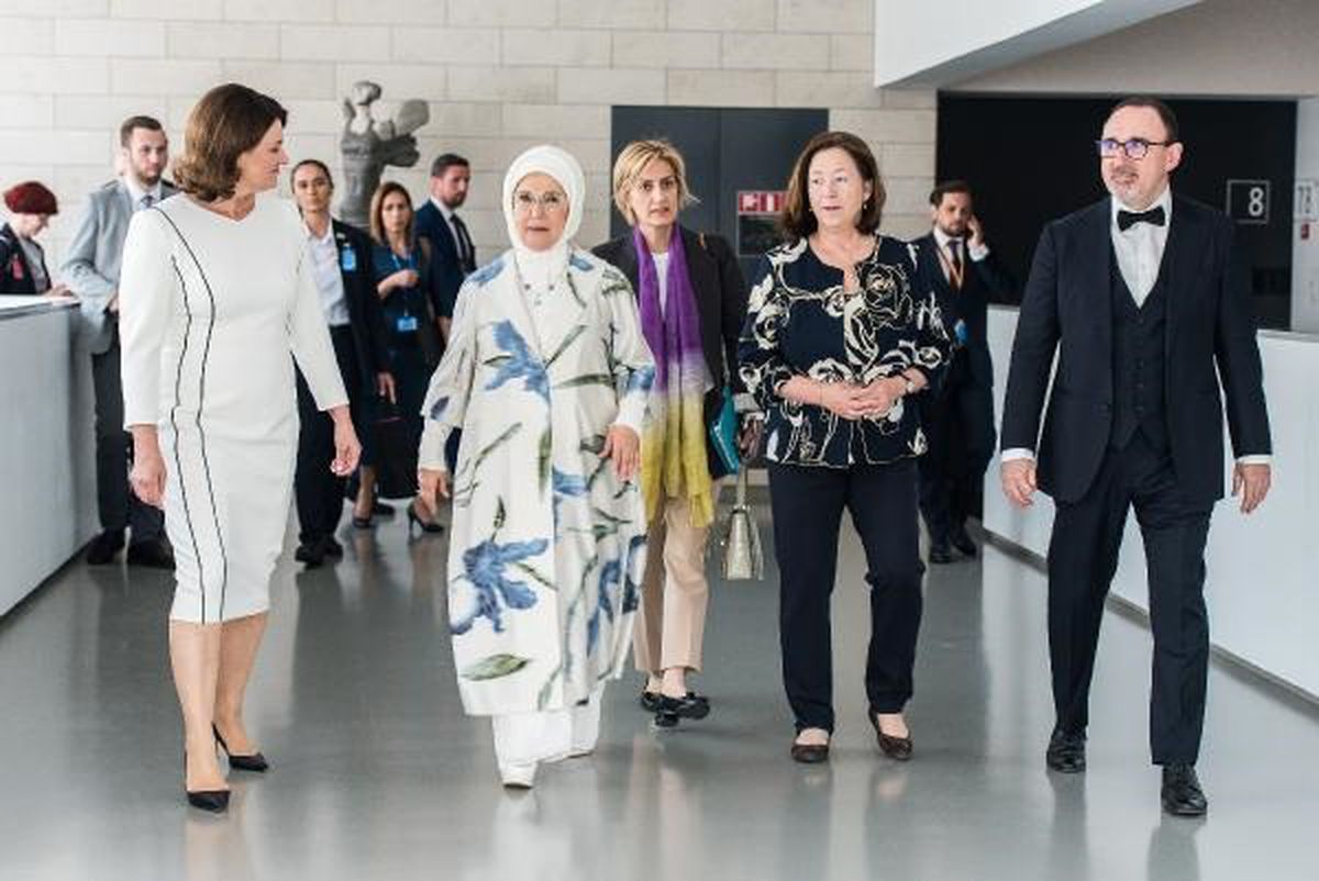Emine Erdoğan, Litvanya Ulusal Sanat Müzesi\'ni ziyaret etti
