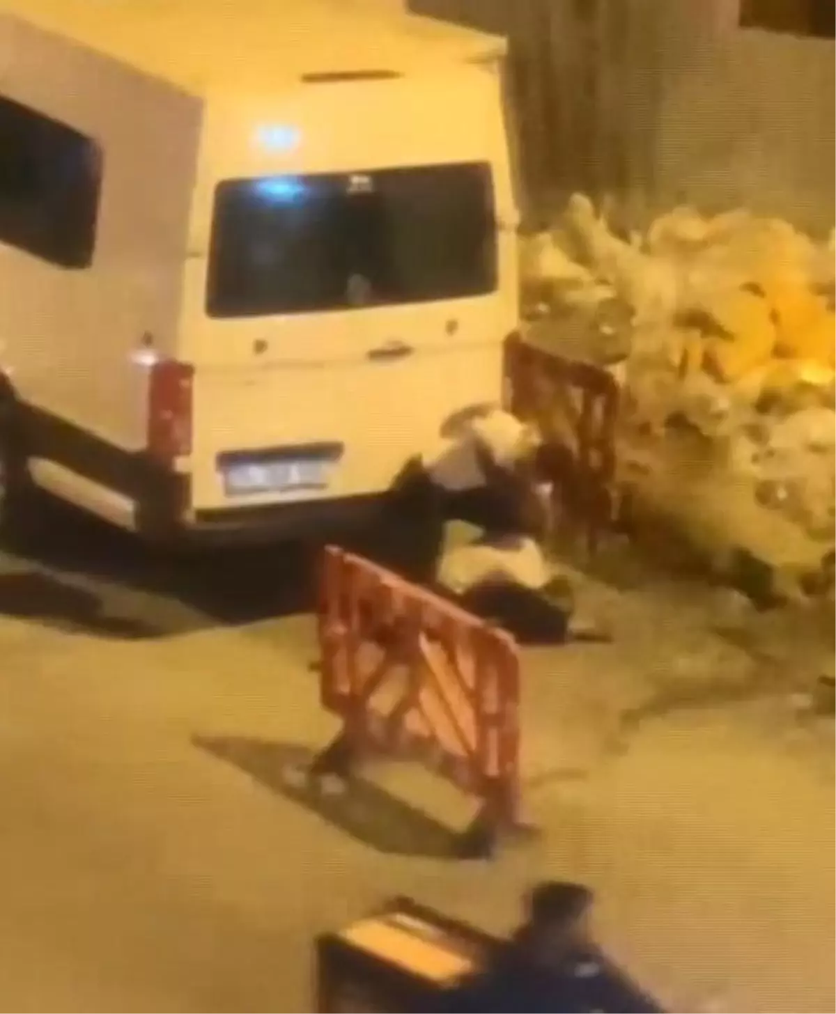 Fatih\'te Otomobil Kazası Sonrası İnşaat Bekçisi Dövüldü