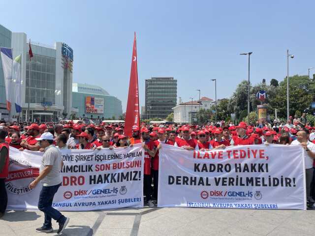 GENEL-İŞ üyeleri İstanbul belediyelerinde iş bıraktı GENEL-İŞ üyeleri İstanbul belediyelerinde iş bıraktı